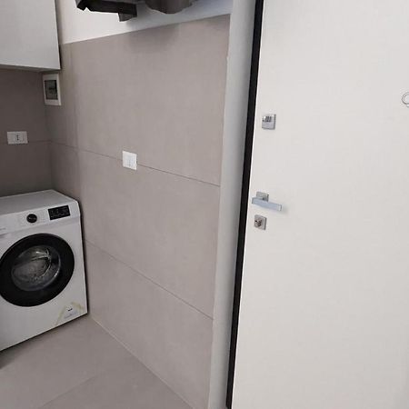 Valona 101 - Elegant Loft Apartment บารี ภายนอก รูปภาพ