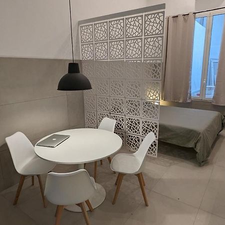Valona 101 - Elegant Loft Apartment บารี ภายนอก รูปภาพ