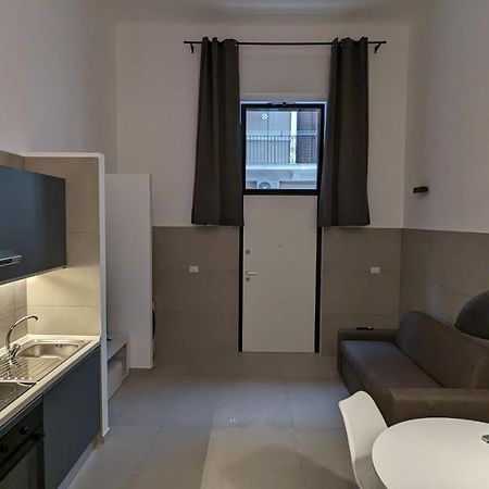 Valona 101 - Elegant Loft Apartment บารี ภายนอก รูปภาพ