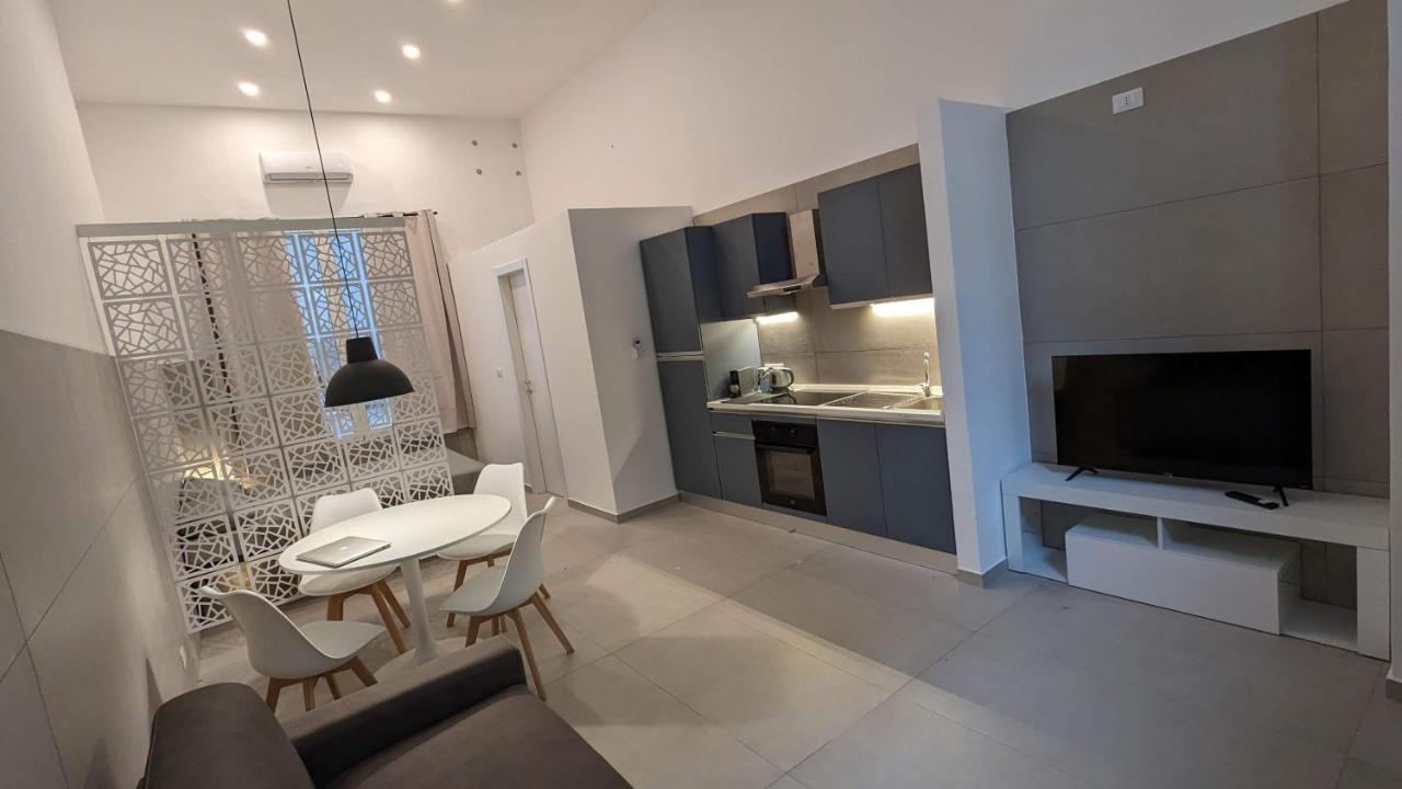 Valona 101 - Elegant Loft Apartment บารี ภายนอก รูปภาพ