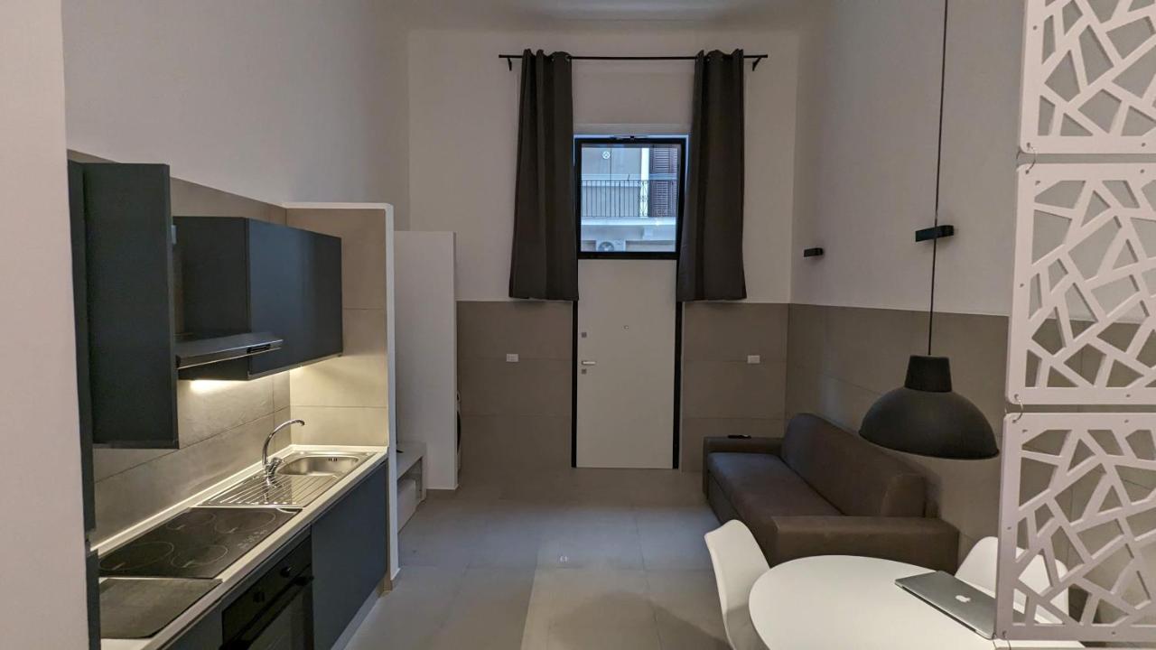 Valona 101 - Elegant Loft Apartment บารี ภายนอก รูปภาพ